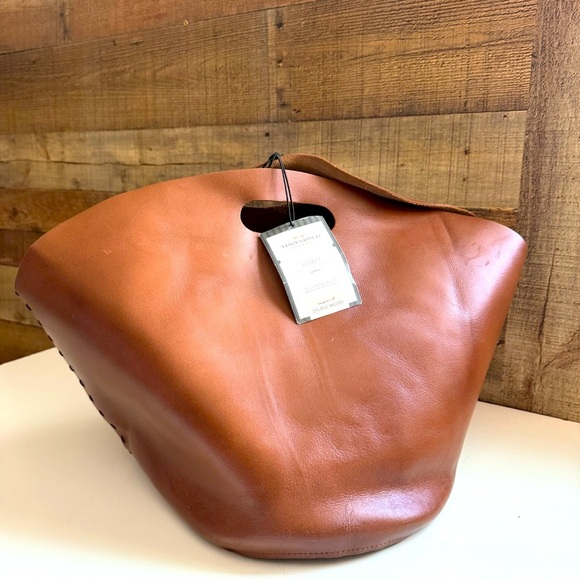 NWT Target Threshold Quality & Design Genuine Leather Basket - Picture 1 of 6